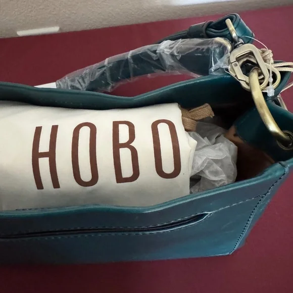 NWT International HOBO Seneca Shoulder Crossbody Purse - Picture 4 of 11